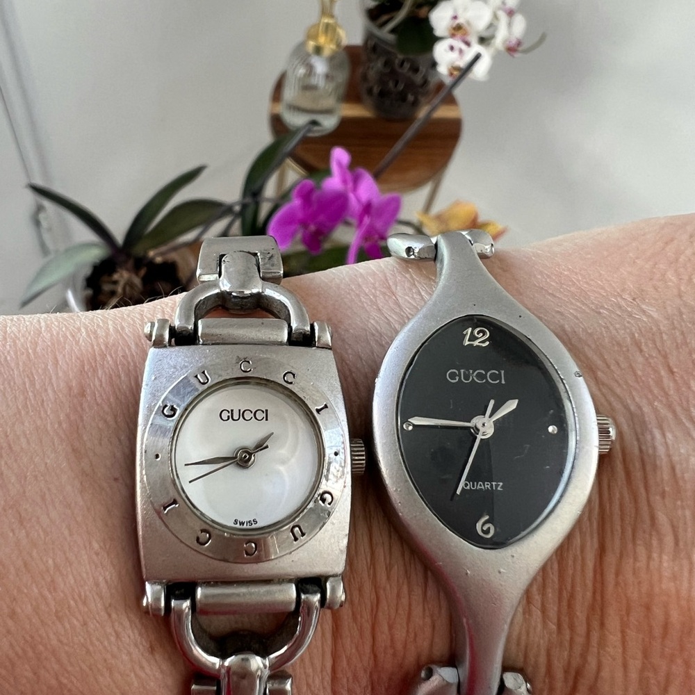 GUCCI Pair: Silver Bracelet Watches with White and Black Dials
